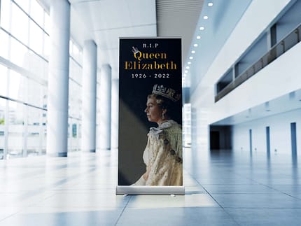 Elizabeth II Memorial Queen Roller Stand – S2