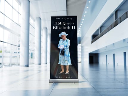 Elizabeth II Memorial Queen Roller Stand – S4