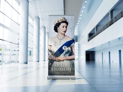 Elizabeth II Memorial Queen Roller Stand – S7